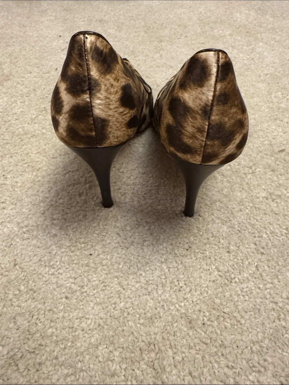 MICHAEL Michael Kors Leopard Print Pointed Toe Pumps - Brown Tan